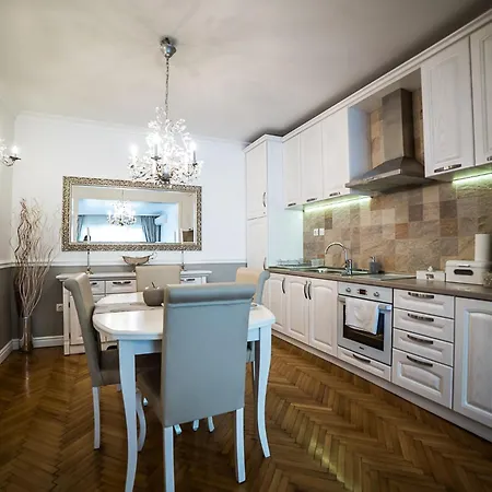 Antique Theatre Apartman