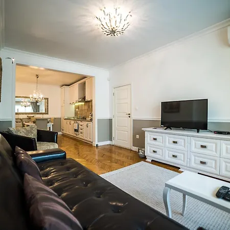 Apartman Antique Theatre *