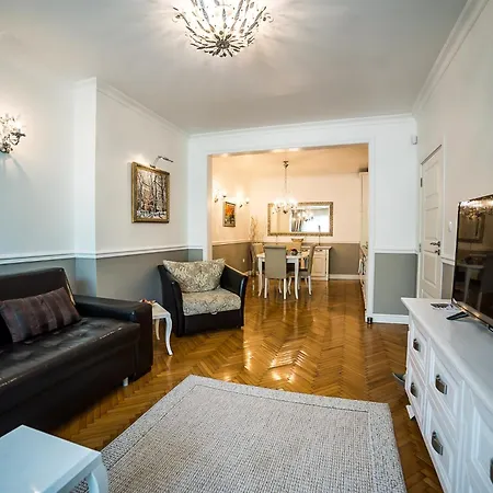 Antique Theatre Apartman *